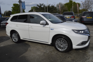 2019 Mitsubishi Outlander 2.4 H Twinmotor 13.8kwh 4h in White — image 6