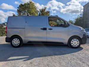 2022 Citroen Dispatch 1.5 Bluehdi 1000 Enterprise Pro M Fwd 2 Euro 6 (s/s) 6dr in Grey — image 2
