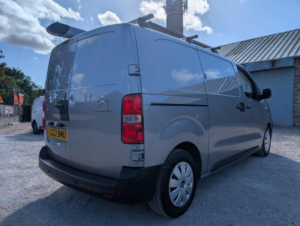 2022 Citroen Dispatch 1.5 Bluehdi 1000 Enterprise Pro M Fwd 2 Euro 6 (s/s) 6dr in Grey — image 3