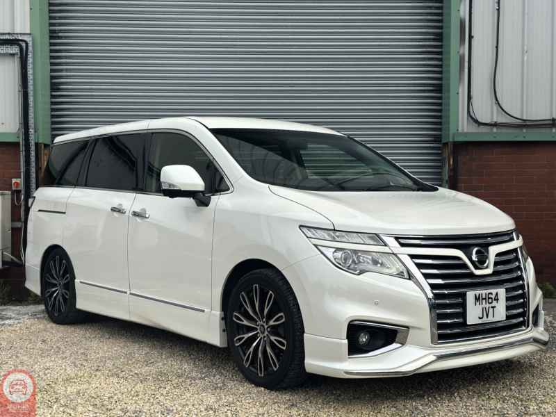 2015 Nissan Elgrand Nissan Elgrand 2015 Highway Star Premium Model 2.5 5dr MPV Petrol Petrol Automatic in White — image 1