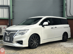 2015 Nissan Elgrand Nissan Elgrand 2015 Highway Star Premium Model 2.5 5dr MPV Petrol Petrol Automatic in White — image 4