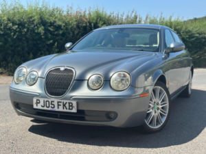 2005 Jaguar S-Type 2.5 V6 Sport 4dr in Grey — image 2
