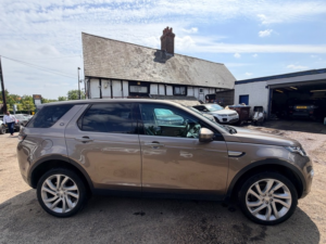 2016 Land Rover Discovery Sport Td4 Hse Luxury in Brown — image 4