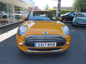 2017 MINI Hatch 1.2 One Auto Euro 6 (s/s) 3dr in Orange — image 2