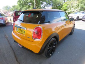 2017 MINI Hatch 1.2 One Auto Euro 6 (s/s) 3dr in Orange — image 5