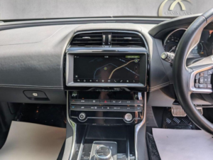 2019 Jaguar Xe 2.0i Gpf R-Sport Auto Euro 6 (s/s) 4dr in Black — image 4