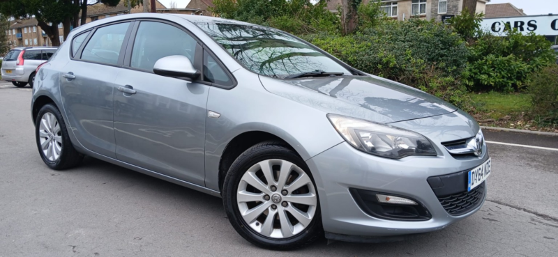 2014 Vauxhall Astra 1.6 Cdti Ecoflex Design in Silver — image 1