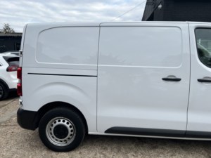 2022 Peugeot Expert 2.0 Bluehdi 1400 Professional Premium in White — image 4
