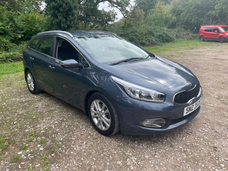 2013 Kia Ceed 1.6 Crdi Ecodynamics 2 Sportswagon Euro 5 (s/s) 5dr in Blue — image 1