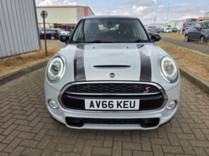 2016 MINI Hatch 2.0 5-Door Hatch Cooper S in Silver — image 4