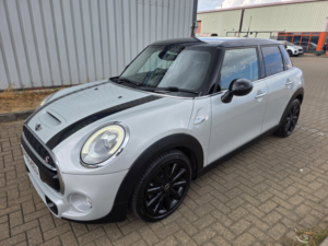 2016 MINI Hatch 2.0 5-Door Hatch Cooper S in Silver — image 5