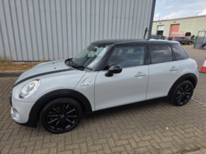 2016 MINI Hatch 2.0 5-Door Hatch Cooper S in Silver — image 6