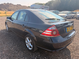 2007 Ford Mondeo 1.8 Edge 5dr in Black — image 5