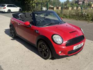 2010 MINI Cooper 1.6 Cooper S Convertible in Red — image 5