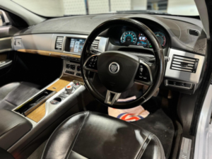 2012 Jaguar Xf 3.0d V6 Premium Luxury Auto Euro 5 4dr in Silver — image 2