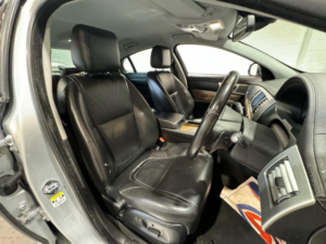 2012 Jaguar Xf 3.0d V6 Premium Luxury Auto Euro 5 4dr in Silver — image 3