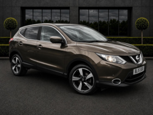 2015 Nissan Qashqai 1.5 Dci N-Tec 2WD Euro 5 (s/s) 5dr in Beige — image 4