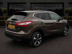 2015 Nissan Qashqai 1.5 Dci N-Tec 2WD Euro 5 (s/s) 5dr in Beige — image 5