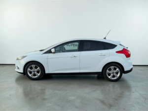 2014 Ford Focus 1.0t Ecoboost Titanium Navigator Hatchback 5dr Petrol Manual Euro 5 (s/s) (125 Ps) in Multicolour — image 2