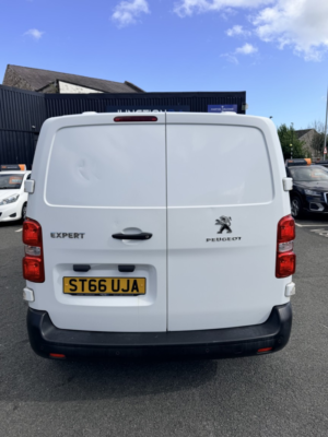 2017 Peugeot Expert 2.0 Bluehdi 1400 Professional in White — image 4