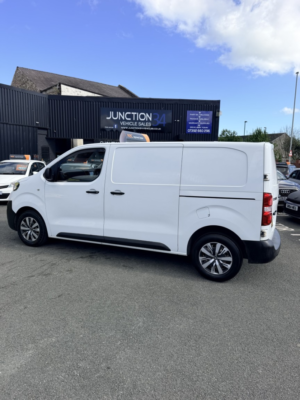 2017 Peugeot Expert 2.0 Bluehdi 1400 Professional in White — image 5