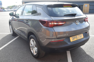 2019 Vauxhall Grandland X 1.2 Turbo Se Euro 6 (s/s) 5dr in Grey — image 5