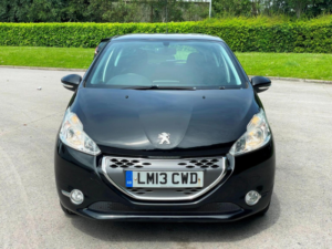 2013 Peugeot 208 1.4 E-Hdi Allure Egc Euro 5 (s/s) 5dr in Black — image 4
