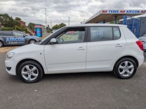2012 Skoda Fabia 1.4 Mpi Se in White — image 5