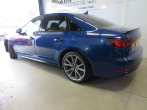 2019 Audi A4 2.0 Tfsi 40 Black Edition S Tronic Euro 6 (s/s) 4dr in Blue — image 4