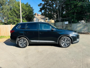 2021 Mitsubishi Outlander 2.0 Mivec Design CVT 4WD Euro 6 (s/s) 5dr in Black — image 5