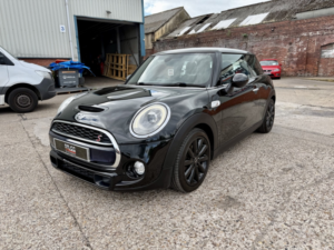 2014 MINI Hatch 2.0 Cooper S 3-Door Hatch in Black — image 3