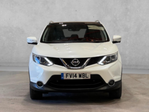 2014 Nissan Qashqai 1.6 Dci Tekna 2WD Euro 5 (s/s) 5dr in White — image 6