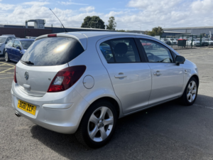 2011 Vauxhall Corsa 1.2 16v Sxi in Silver — image 3