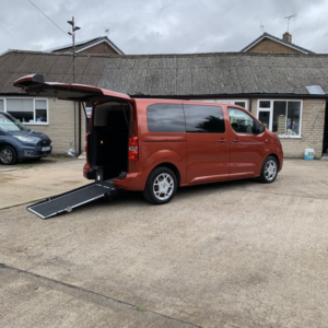 2020 Citroen Spacetourer 2.0 Bluehdi Feel M in Orange — image 2