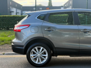 2017 Nissan Qashqai 1.5 Dci Acenta 2WD Euro 6 (s/s) 5dr in Grey — image 5