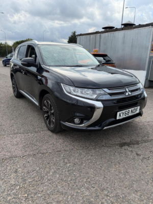 2018 Mitsubishi Outlander 2.0h 12kwh 4hs CVT 4WD Euro 6 (s/s) 5dr in Black — image 3