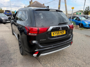 2018 Mitsubishi Outlander 2.0h 12kwh 4hs CVT 4WD Euro 6 (s/s) 5dr in Black — image 4