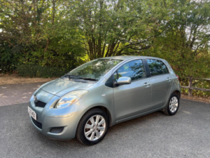 2010 Toyota Yaris 1.33 Dual Vvt-I Tr Euro 4 (s/s) 5dr in Silver — image 3