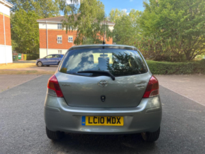 2010 Toyota Yaris 1.33 Dual Vvt-I Tr Euro 4 (s/s) 5dr in Silver — image 5