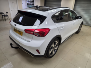 2019 Ford Focus 1.0t Ecoboost Active Hatchback 5dr Petrol Manual Euro 6 (s/s) (125 Ps) in Multicolour — image 3