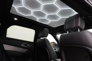 2020 Land Rover Range Rover Velar 2.0 D180 R-Dynamic S Auto 4WD Euro 6 (s/s) 5dr in Black — image 4