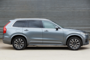 2019 Volvo Xc90 2.0 Momentum B5 Diesel AWD in Grey — image 3