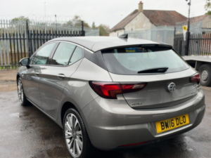 2016 Vauxhall Astra 1.4i Turbo Elite Nav Euro 6 5dr in Grey — image 4
