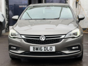 2016 Vauxhall Astra 1.4i Turbo Elite Nav Euro 6 5dr in Grey — image 5