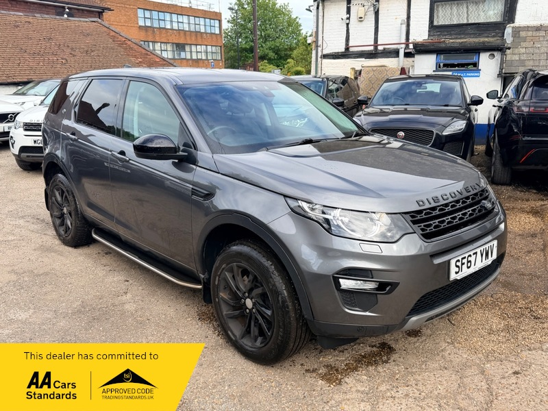 2017 Land Rover Discovery Sport Td4 Se Tech in Grey — image 1