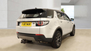 2017 Land Rover Discovery Sport 2.0 Td4 Se Tech Auto 4WD Euro 6 (s/s) 5dr in Silver — image 4