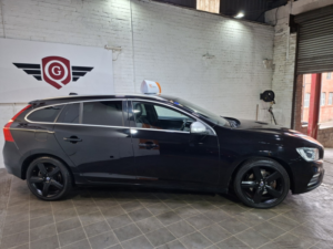 2018 Volvo V60 2.0 R-Design Lux Nav D4 in Black — image 2