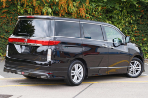 2011 Nissan Elgrand 2.5 Highway Star 5dr 7 Seats in Black — image 4
