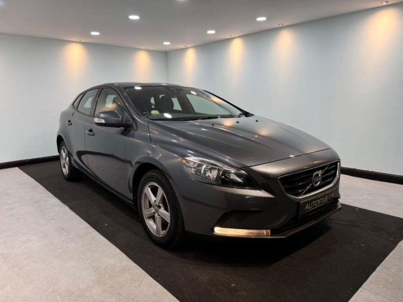 2013 Volvo V40 1.6 D2 Es Euro 5 (s/s) 5dr in Grey — image 1