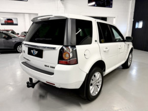 2013 Land Rover Freelander 2 2.2 Sd4 190bhp Hse Auto in White — image 2